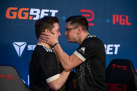 Turtle Beach Vulcan II TKL 游戏键盘深度评测